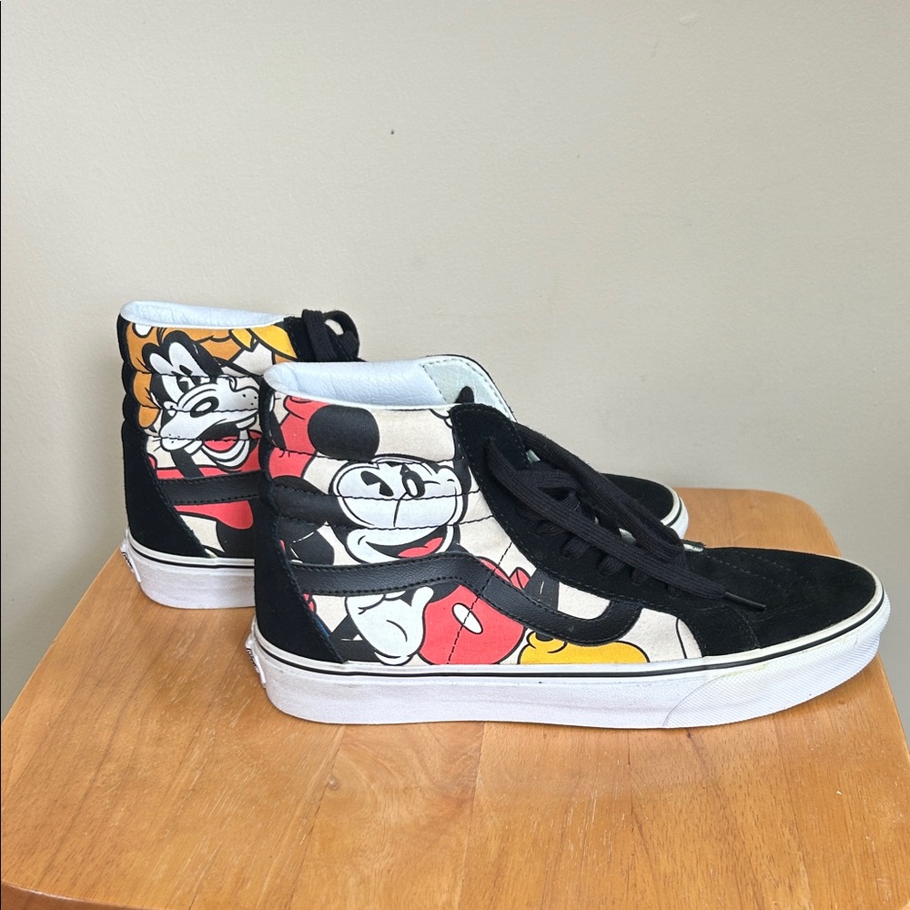 Disney Vans Women's Black and Multicolor Character Sneakers